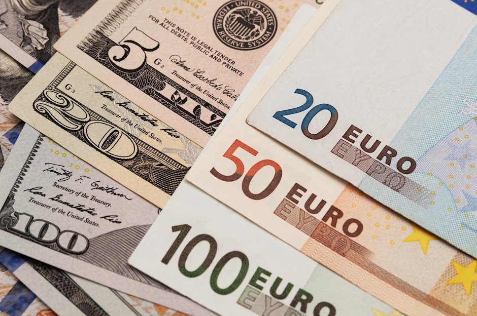 Analisis Trade War vs Dolar: Euro Ambil Panggung - Data Pasar 2025-10-17