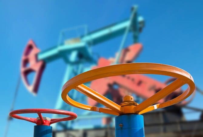 Analisis Minyak Sedikit Lebih Tinggi Ditengah Meningkatnya Risiko Pasokan - Data Pasar 2025-12-19