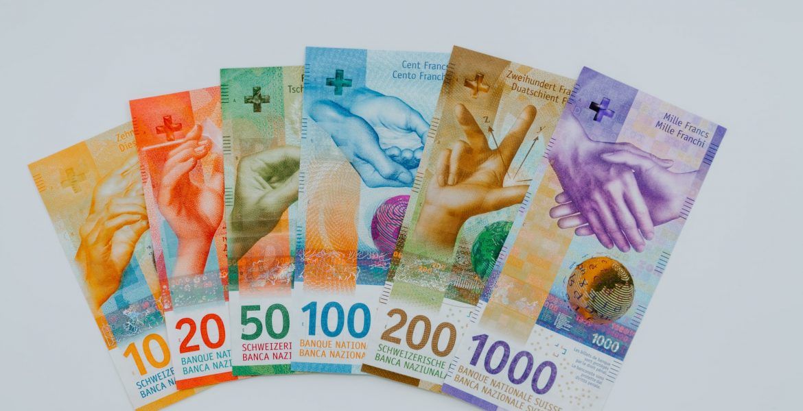 Analisis USD/CHF Bangkit, Tapi Tekanan Geopolitik dan Data Swiss Jadi Perhatian - Data Pasar 2026-01-21