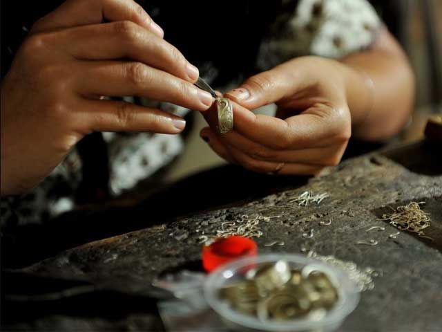 Analisis Perak Bergerak Terbatas Jelang Tenggat Trump untuk Iran - Data Pasar 2026-04-06