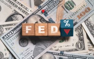 Dolar Menguat, Pasar Naikkan Taruhan Fed Lebih Hawkish