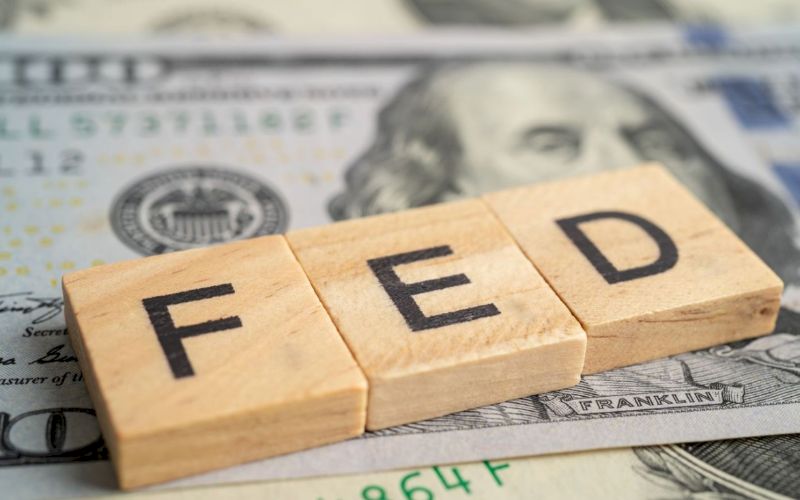 Analisis Pasar Tunggu Risalah Fed, Dolar Mendominasi Mata Uang Global - Data Pasar 2026-05-20